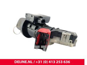 Opel Vivaro Ignition lock + key O279123 photo 3