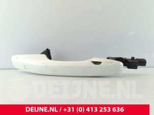 Gebruikte Portiergreep 4Deurs links-achter Volvo XC90 II 2.0 T8 16V eAWD Prijs € 75,00 Margeregeling aangeboden door van Deijne Onderdelen Uden B.V.