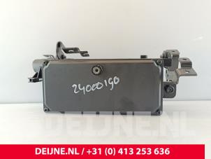 Gebruikte Camera voorzijde Volvo XC60 II (UZ) 2.0 T8 16V Recharge, Twin Engine AWD Prijs € 165,00 Margeregeling aangeboden door van Deijne Onderdelen Uden B.V.