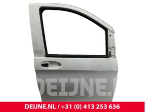 Mercedes Vito Tür 2-türig links O279621 foto 2