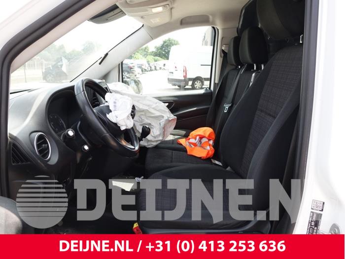Mercedes Vito Sitz links O279635