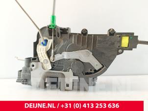 Mercedes Vito Deurslot Mechaniek 2Deurs links O279646 foto 2