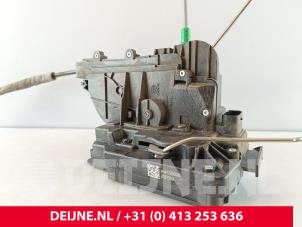Mercedes Vito Deurslot Mechaniek 2Deurs links O279646 foto 3