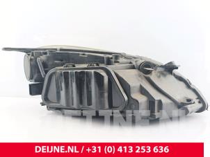 Volvo V40 Headlight, left O279693 photo 2