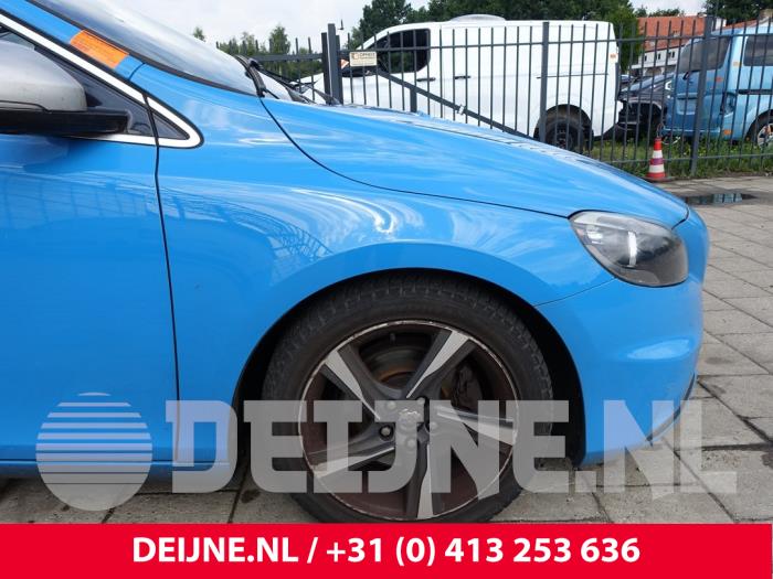 Volvo V40 Kotflügel rechts vorne O279709