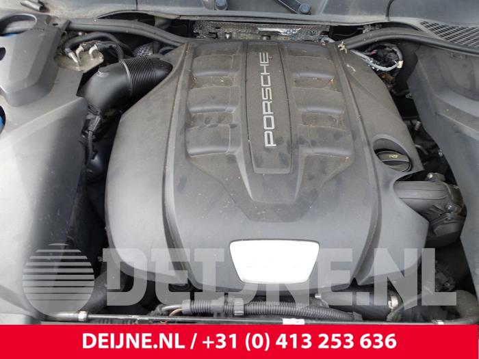 Porsche Cayenne Engine cover O280169