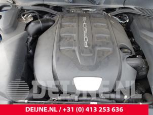 Gebruikte Afdekplaat motor Porsche Cayenne II (92A) 3.0 D V6 24V Prijs op aanvraag aangeboden door van Deijne Onderdelen Uden B.V.
