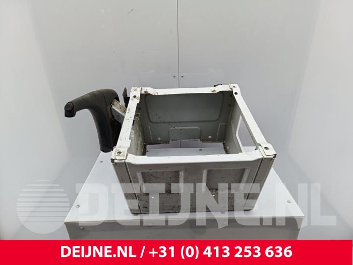 Gebruikte Stoelframe Mercedes Sprinter 3,5t (907.6/910.6) 314 CDI 2.1 D FWD Prijs € 96,80 Inclusief btw aangeboden door van Deijne Onderdelen Uden B.V.