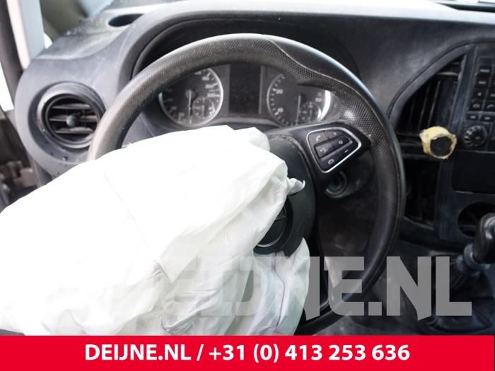 Mercedes Vito Lenkrad O280658