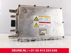 Gebruikte On-board charger Volvo V60 II (ZW) 2.0 T6 16V Twin Engine Prijs € 630,00 Margeregeling aangeboden door van Deijne Onderdelen Uden B.V.