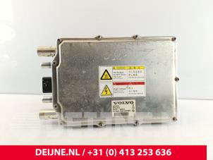Gebruikte On-board charger Volvo V60 II (ZW) 2.0 T6 16V Twin Engine Prijs € 345,00 Margeregeling aangeboden door van Deijne Onderdelen Uden B.V.