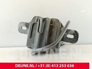 Gebruikte Motorkap Slotmechaniek Volvo V40 (MV) 1.6 D2 Prijs € 10,00 Margeregeling aangeboden door van Deijne Onderdelen Uden B.V.