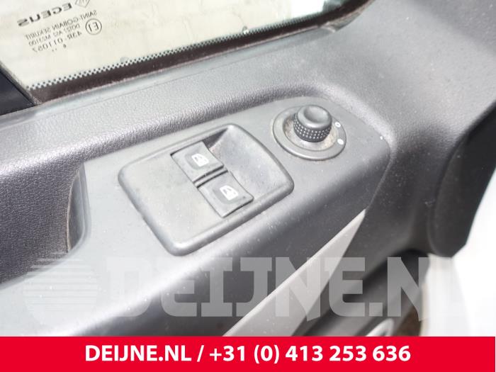 Renault Trafic Electric window switch O281128