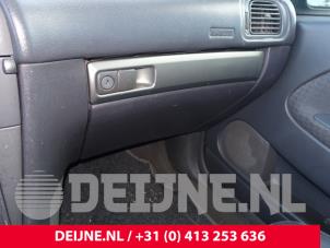 Volvo V40 Glovebox O281291 photo 2