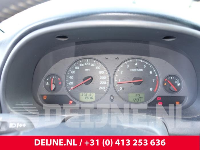 Volvo V40 Kilometerteller KM O281302