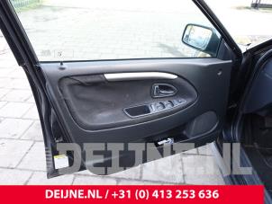 Volvo V40 Portier 4Deurs links-voor O281310 foto 2