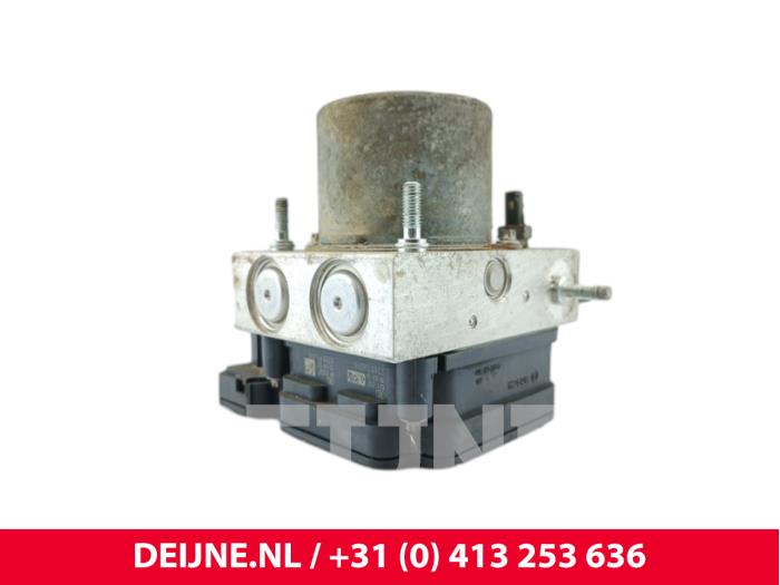 Gebruikte ABS Pomp Renault Master III (FV) 2.3 dCi 125 16V FWD Prijs € 157,30 Inclusief btw aangeboden door van Deijne Onderdelen Uden B.V.