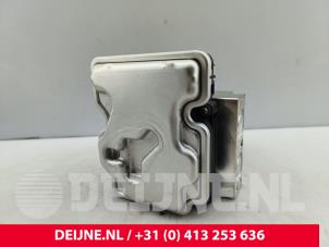 Mercedes eSprinter ABS pump O281392 photo 3