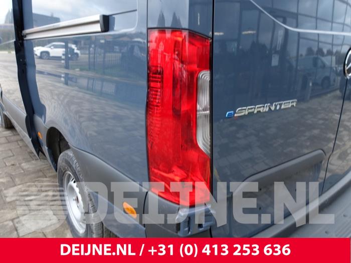 Mercedes eSprinter Rücklicht links O281395