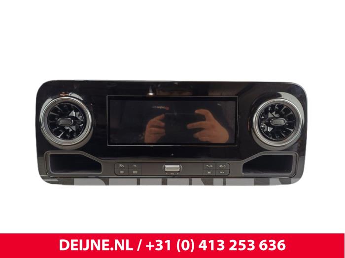 Mercedes eSprinter Displays Multi Media Anzeige O281409