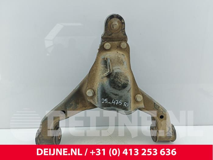 Mercedes eSprinter Querlenker unten rechts vorne O281411