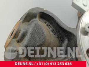 Mercedes eSprinter Achsschenkel links vorne O281417 foto 2