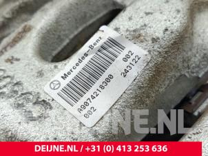 Mercedes eSprinter Remklauw (Tang) links-voor O281425 foto 3