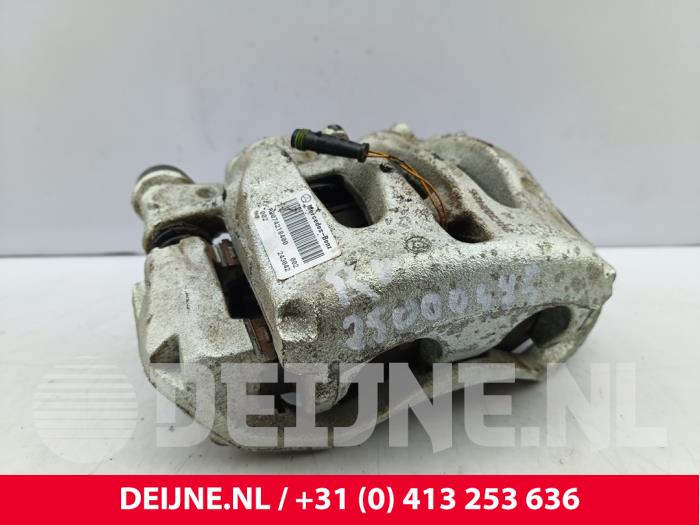 Mercedes eSprinter Bremszange rechts vorne O281427