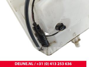 Mercedes eSprinter Scheibensprühertank vorne O281429 foto 3