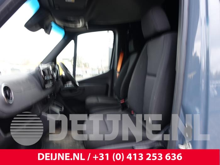 Mercedes eSprinter Sitz links O281434