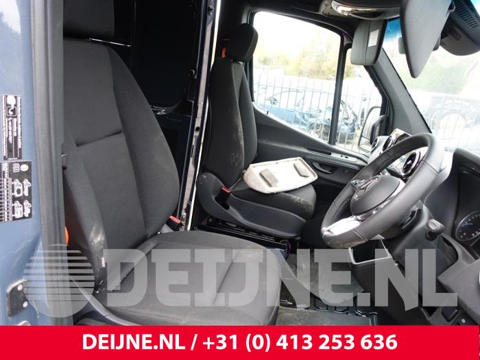 Mercedes eSprinter Sitz rechts O281435