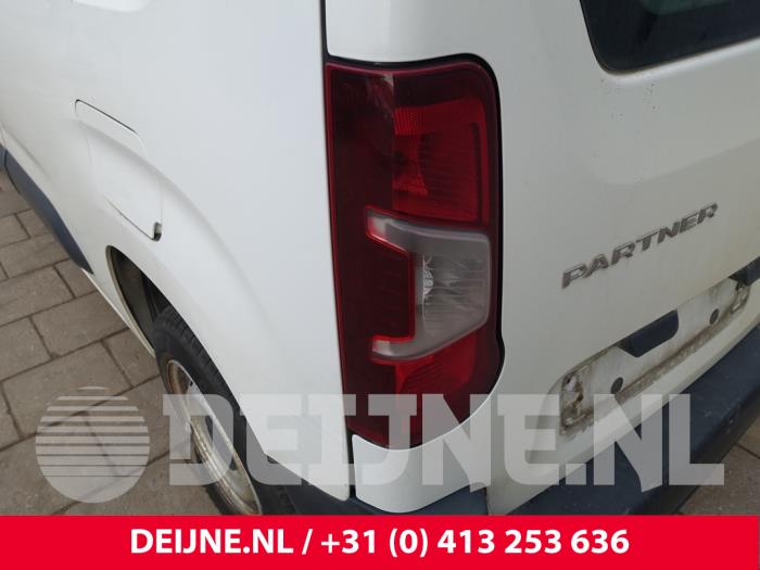 Peugeot Partner Rücklicht links O281568