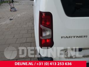 Peugeot Partner Taillight, left O281568 photo 2