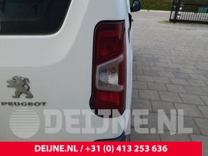 Peugeot Partner Taillight, right O281569 photo 2