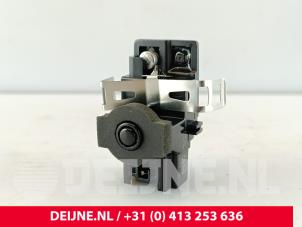 Gebruikte Sensor Temperatuur binnen Ford Transit Custom 2.0 EcoBlue 110 Prijs € 36,30 Inclusief btw aangeboden door van Deijne Onderdelen Uden B.V.