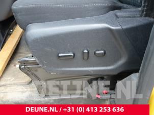 Ford Transit Sitz links O281802 foto 2