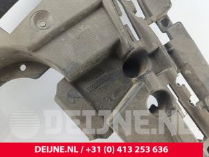 Volvo XC90 Rear bumper bracket, right O281824 photo 2