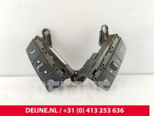 Gebruikte Schakelaar stuurbediening Citroen Jumper (U9) 2.2 Blue HDi 140 Prijs € 54,45 Inclusief btw aangeboden door van Deijne Onderdelen Uden B.V.