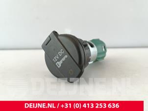 Gebruikte 12 Volt aansluiting Citroen Jumper (U9) 2.2 Blue HDi 140 Prijs € 12,10 Inclusief btw aangeboden door van Deijne Onderdelen Uden B.V.