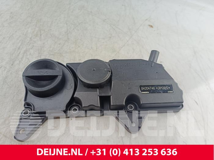 Gebruikte Kleppendeksel Volvo V60 II (ZW) 2.0 T6 16V Twin Engine Prijs € 65,00 Margeregeling aangeboden door van Deijne Onderdelen Uden B.V.