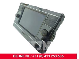 Volkswagen Crafter Display Multi Media regelunit O282074 foto 2