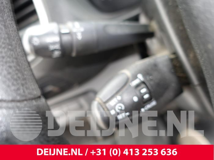 Opel Vivaro Steering column stalk O282337
