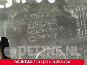 Volvo V60 Rear bumper bracket, left O282373 photo 3