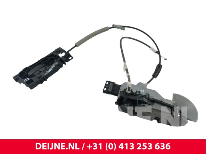 Opel Vivaro Door lock mechanism 2-door, left O282376