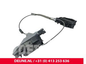 Opel Vivaro Door lock mechanism 2-door, left O282376 photo 2