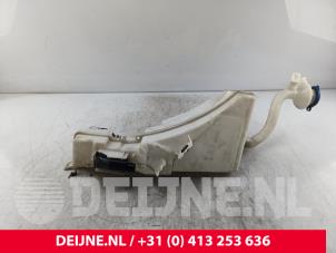 Volvo XC90 Front windscreen washer reservoir O282401 photo 3