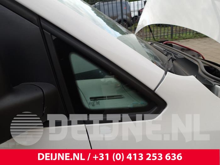 Volkswagen Caddy Quarter light, front right O282431