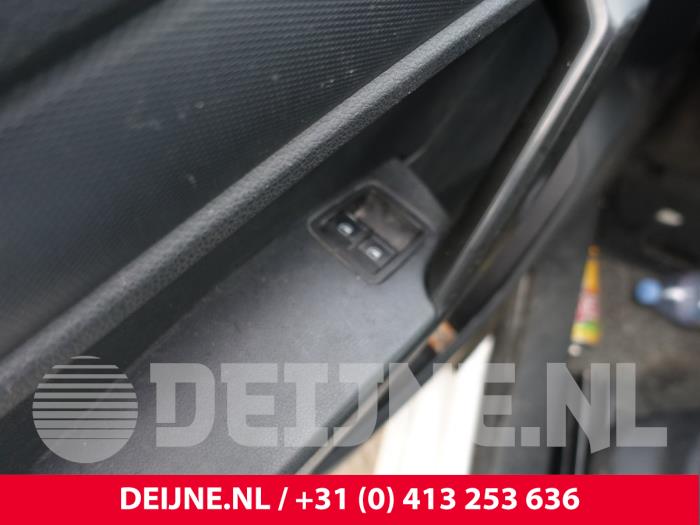 Volkswagen Caddy Electric window switch O282433