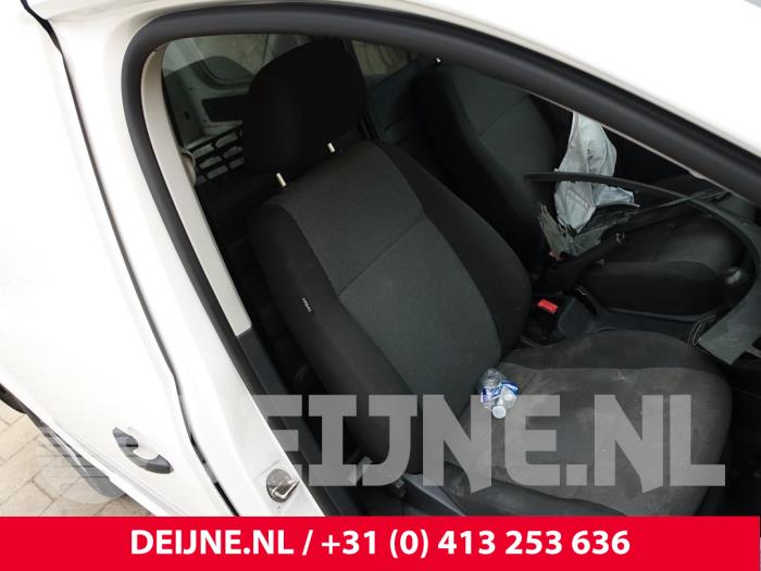 Volkswagen Caddy Seat, right O282454