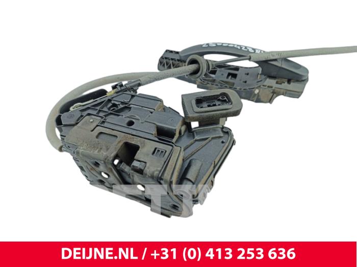 Volkswagen Caddy Door lock mechanism 2-door, right O282467